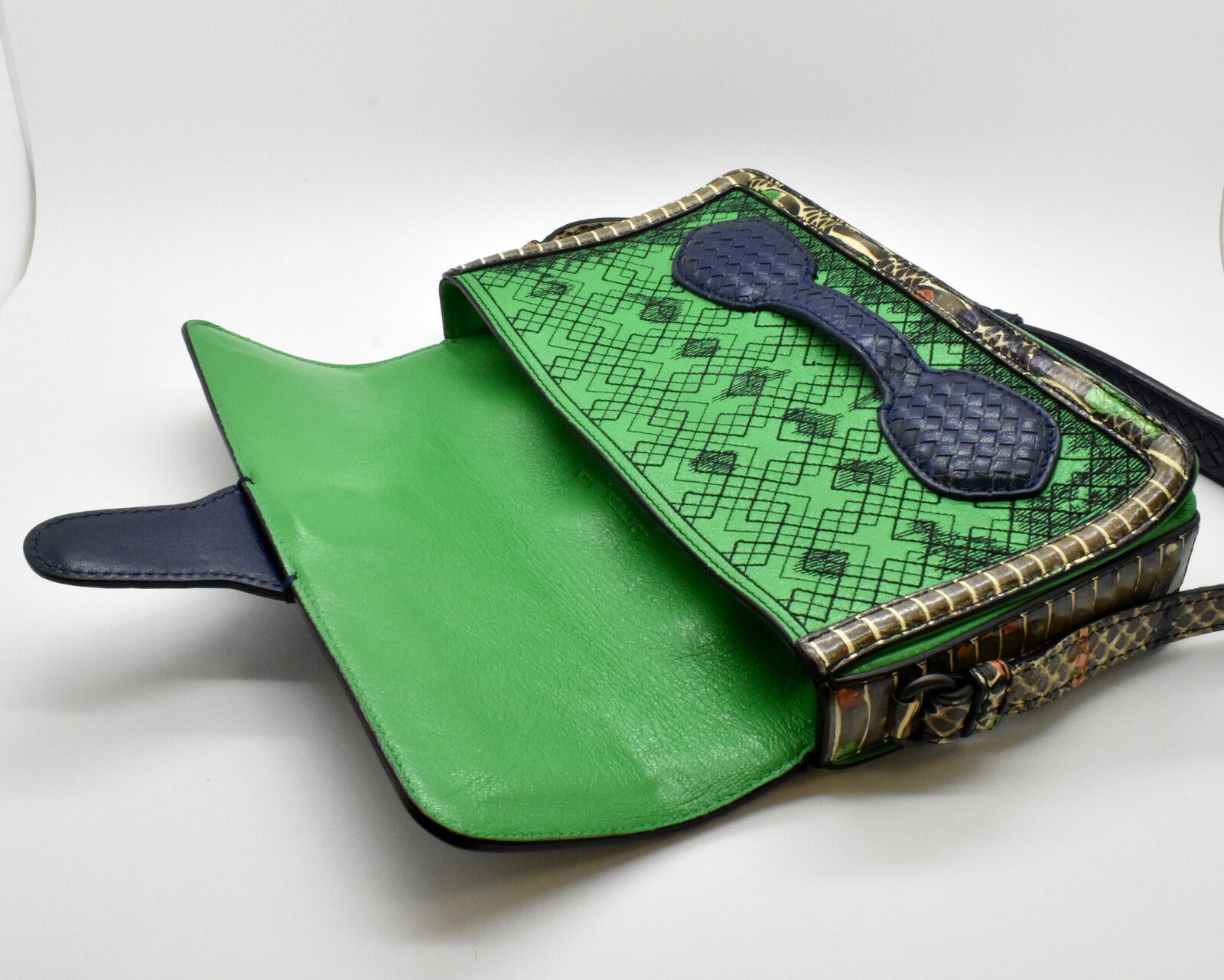 Authentic BOTTEGA VENETA Green Leather IRISH MADRAS Ptyton Skin Shoulder Bag