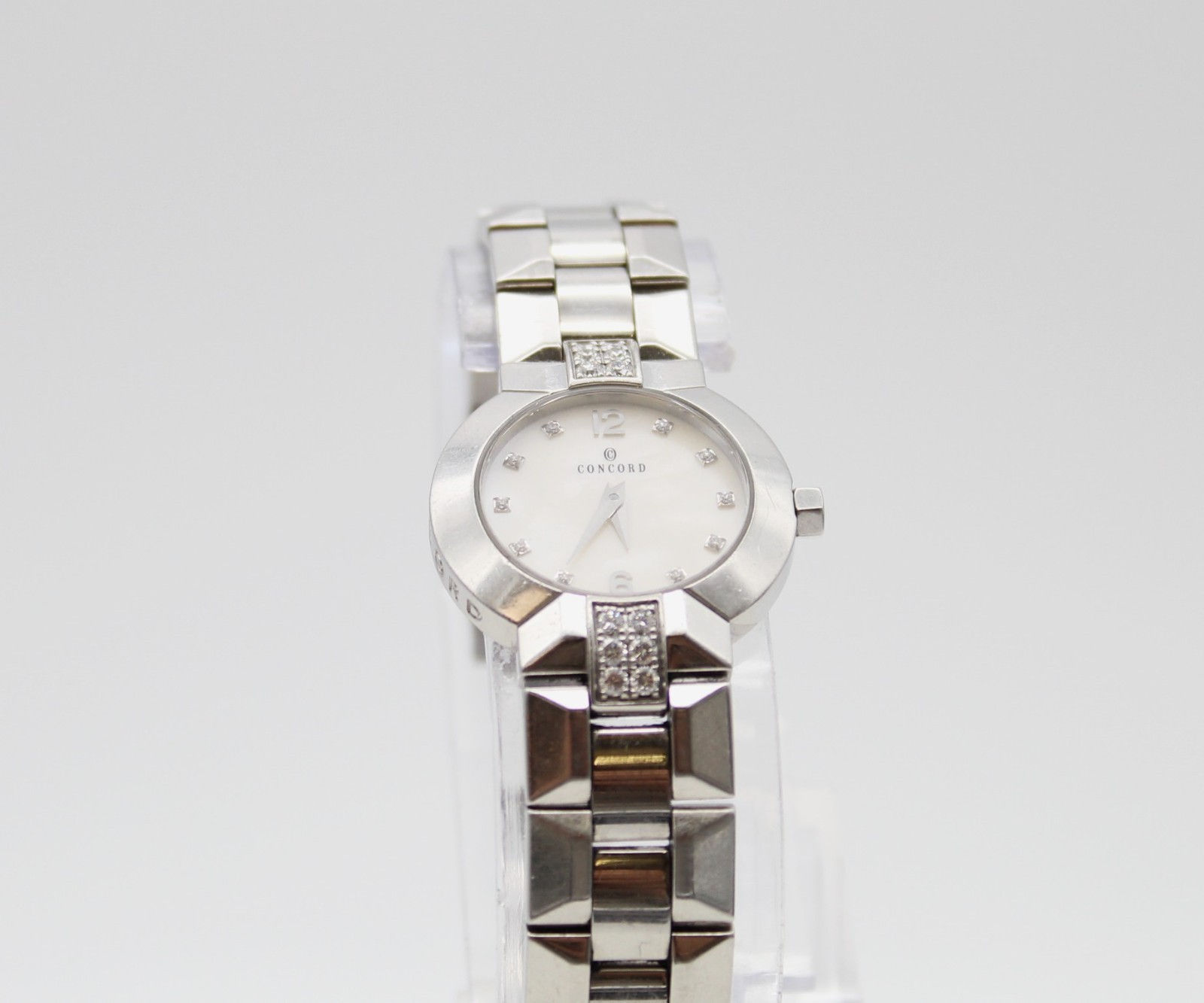 Concord La Scala 26mm 14.G4.1843.S Mop Dial Diamonds Quartz Ladies Watch