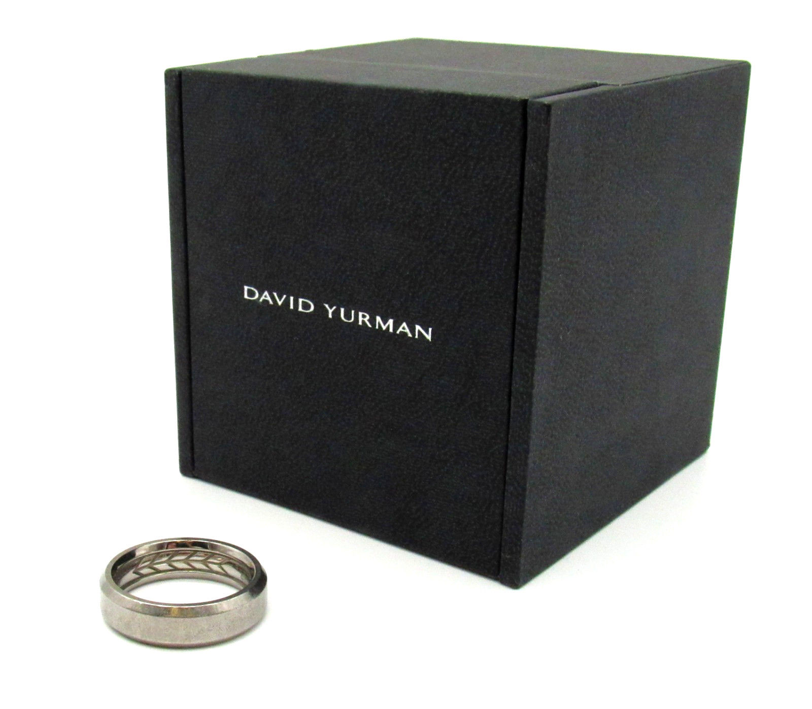 DAVID YURMAN Men's Beveled Titanium Band Ring Size 8.0