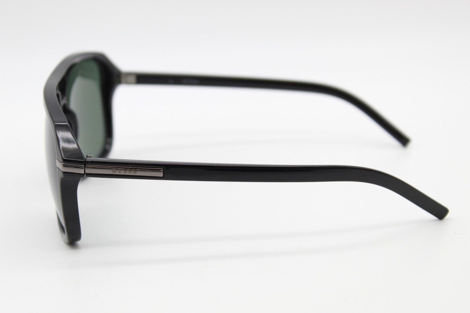 GUESS Men’s Sunglasses Black Aviator Navigator Green Lens 60-12-140