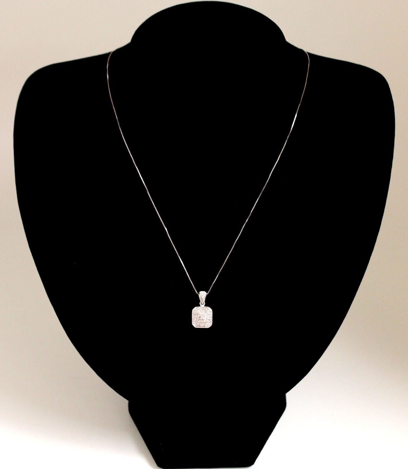 14K White Solid Gold & Natural Round Diamonds Pendant Necklace 0.3cts