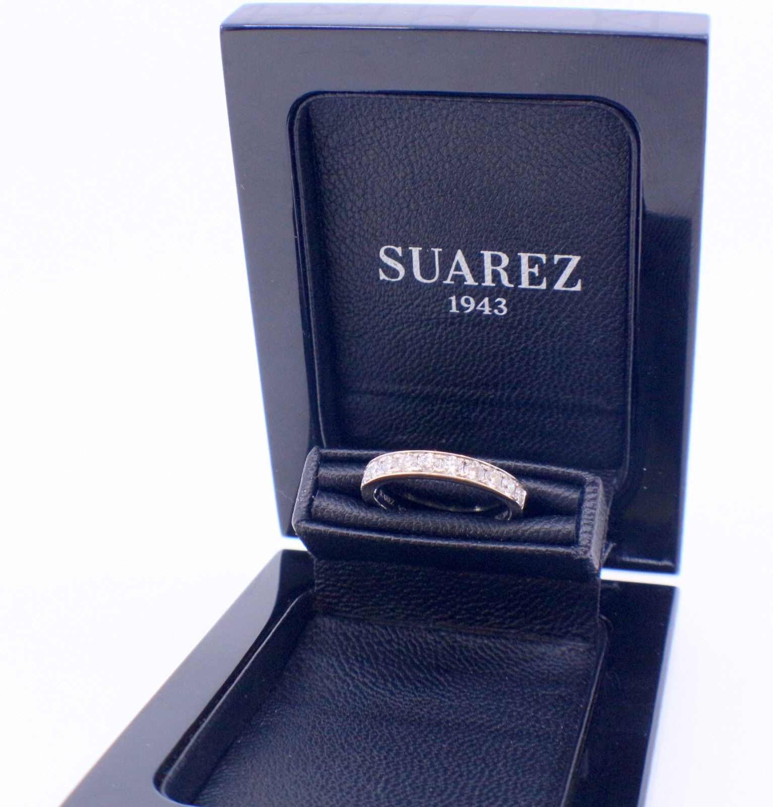 Joyeria Suarez 18k White Gold Engagemant Ring with 11 round Diamonds ( 0.28 ct )