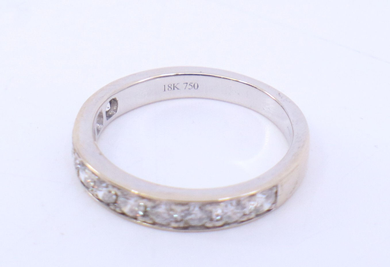 Joyeria Suarez 18k White Gold Engagemant Ring with 11 round Diamonds ( 0.28 ct )