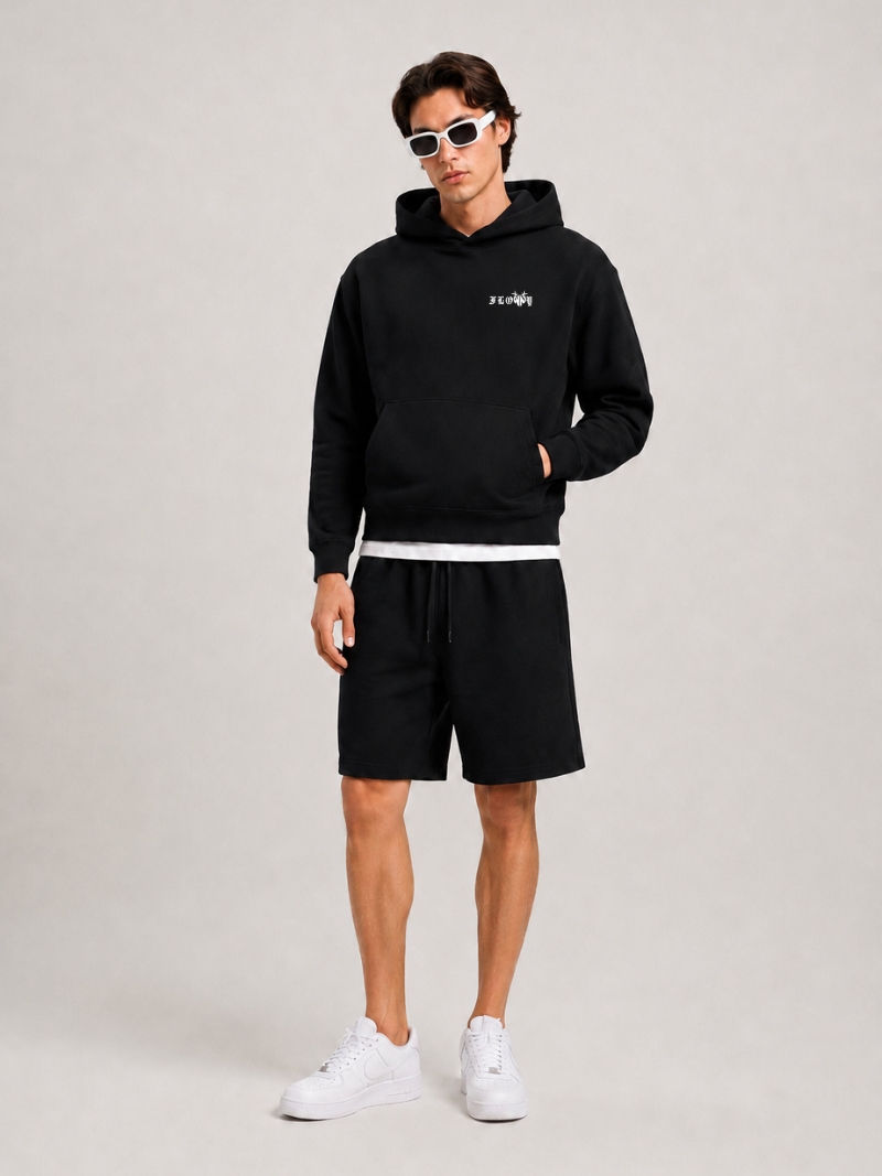 SWEAT À CAPUCHE NOIR HOMME LOGO CLASSIQUE MANNEQUIN DE FACE