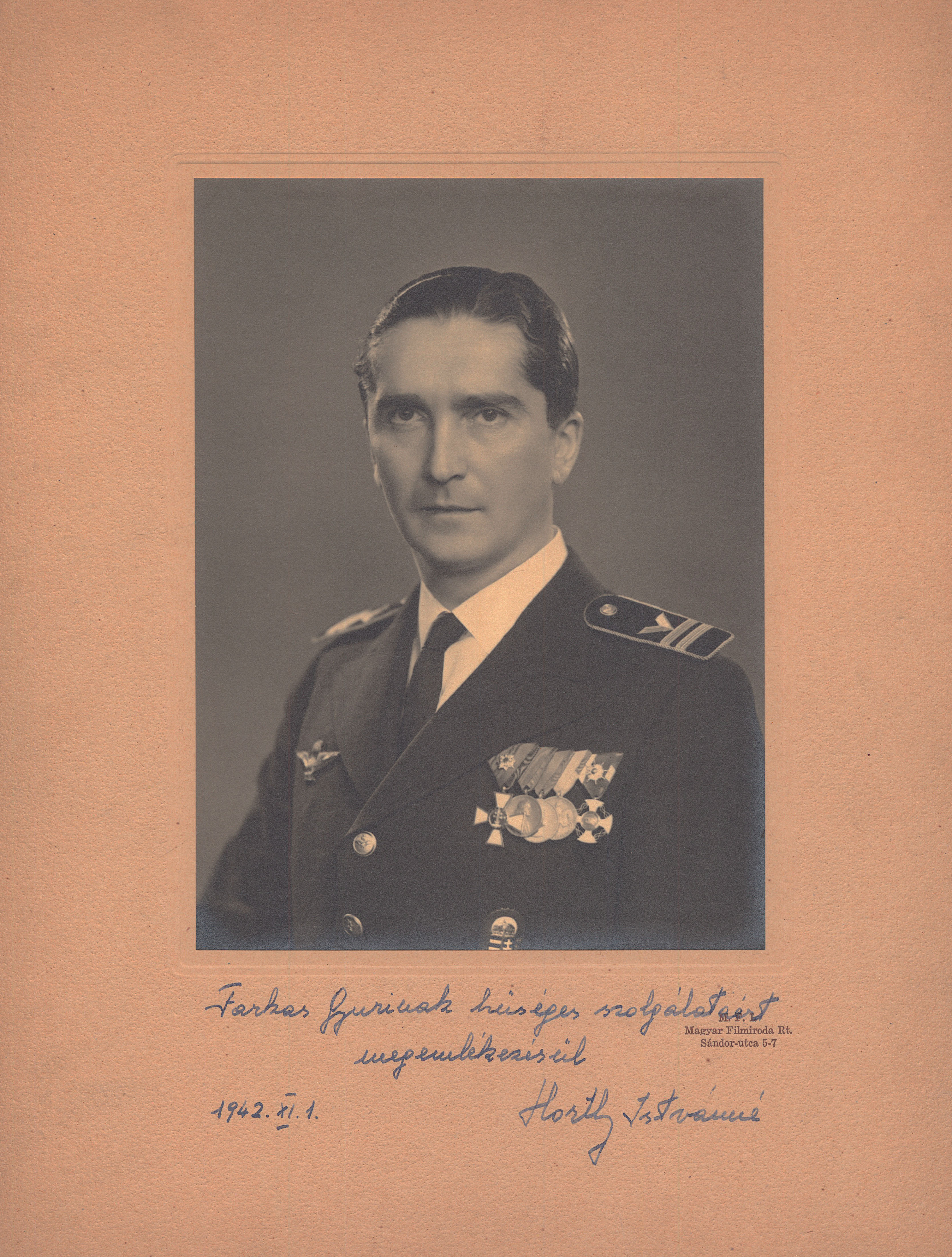 67.	Horthy István (1904-1942) kormányzó-helyettes mellképe.