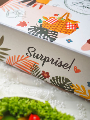 Personalized gift box with customized items