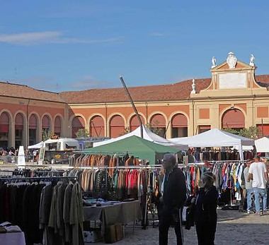 Marché traditionnel du Pavaglione.jpg