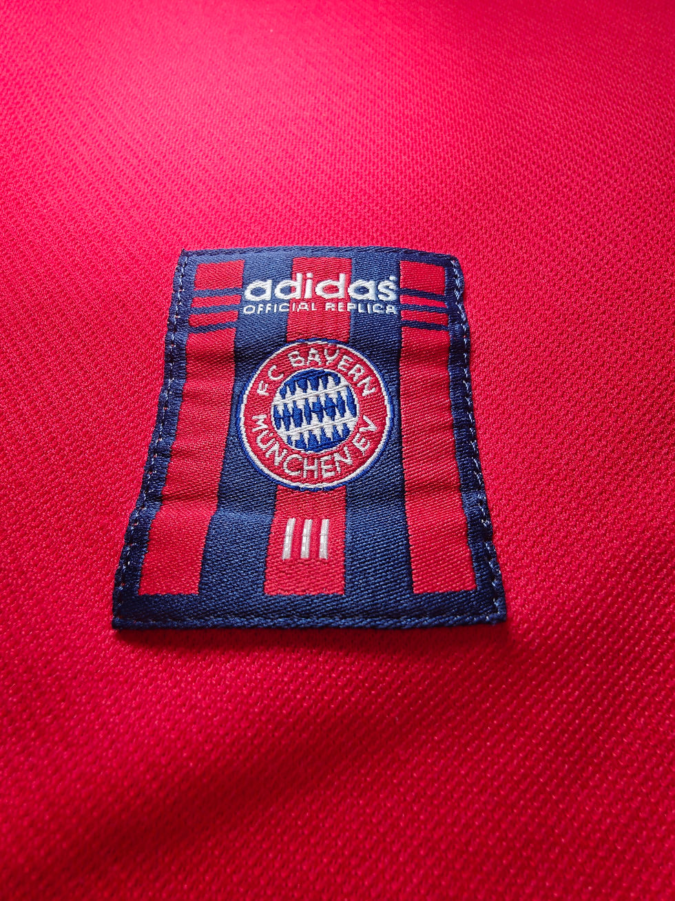 Miniaturbild: 1999-01 FC Bayern München Heimtrikot Santa Cruz L