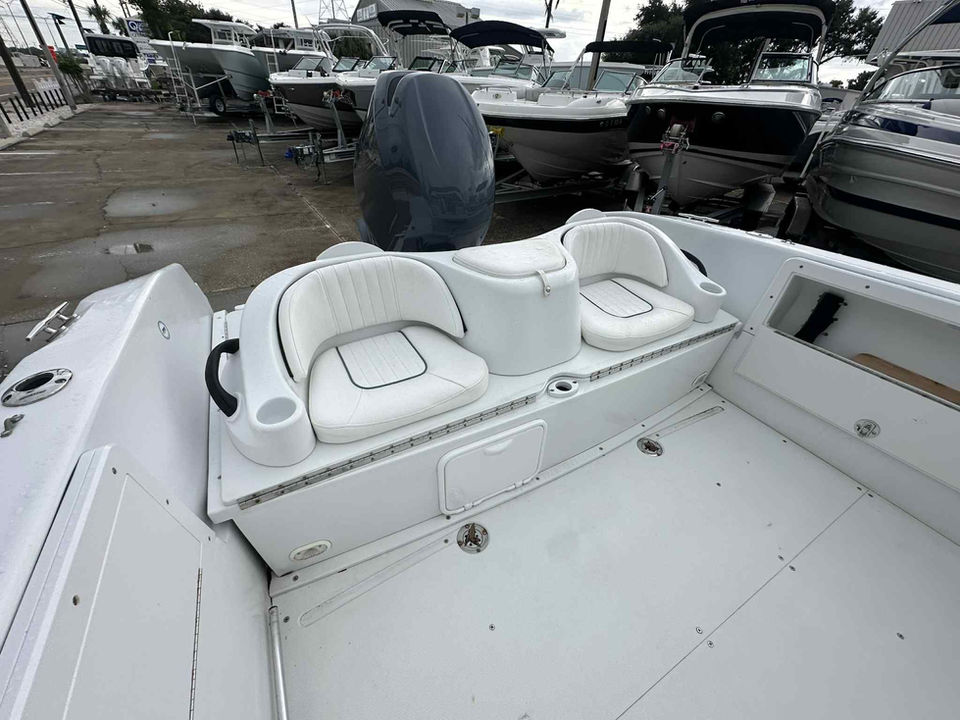 Affordable motorboat waiting at Lake Powell for a full day rental.