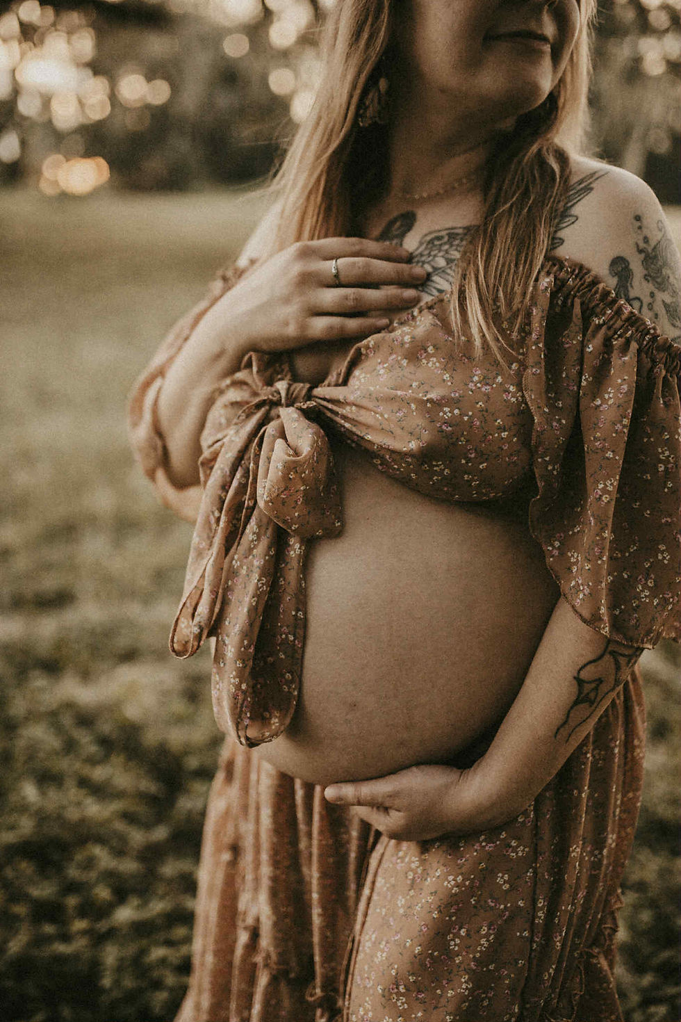 Thumbnail: Blessing Floral Vintage Dress For The Maternity Session