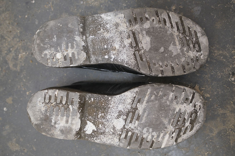 1andyash photogrpah of work boots