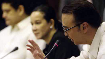 Cayetano, inilaglag si Poe
