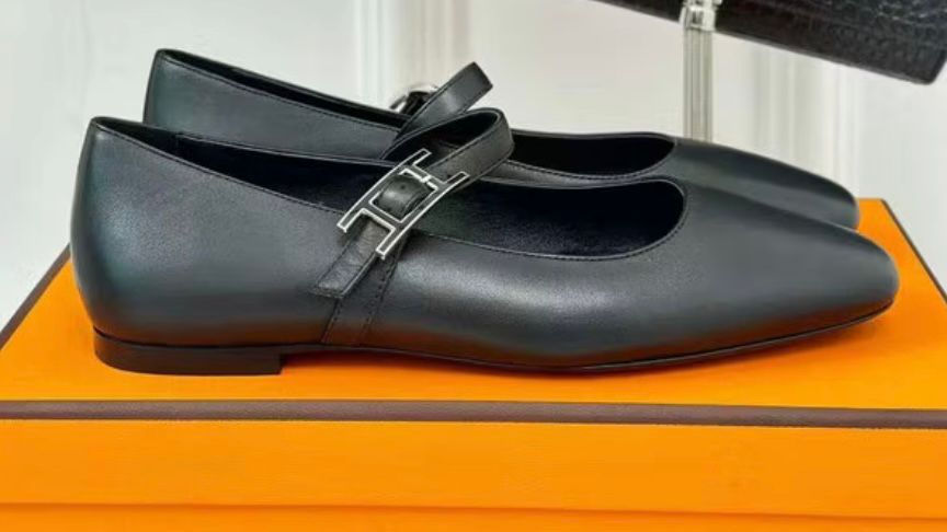Thumbnail: Hermes Flat Ballerina Black Leather