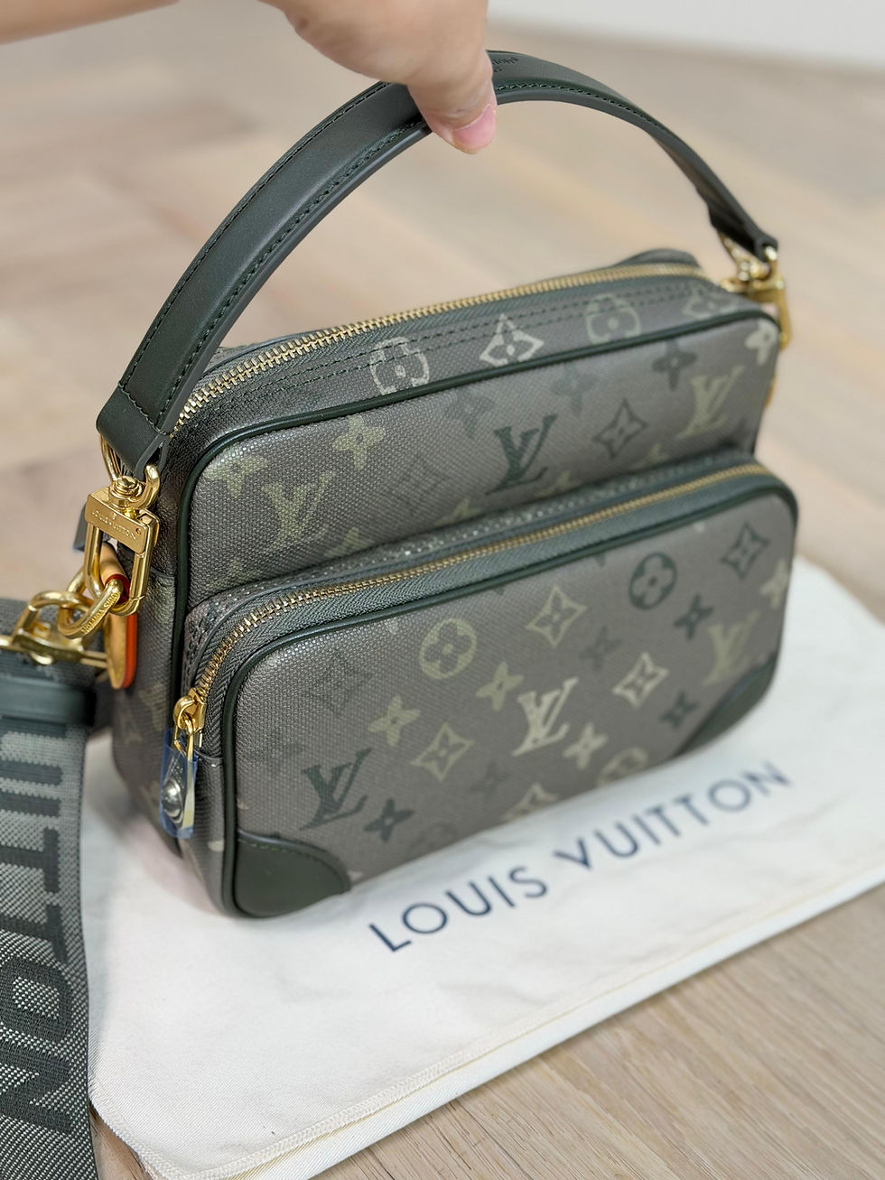 Thumbnail: Louis Vuitton Nil Monogram Surplus