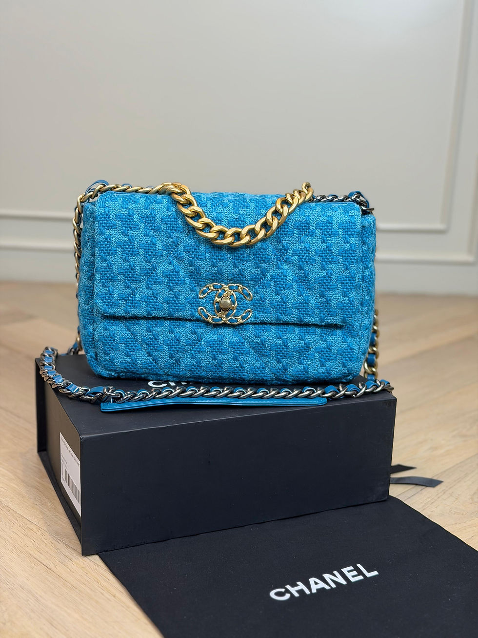 Thumbnail: Chanel 19K Tweed Small