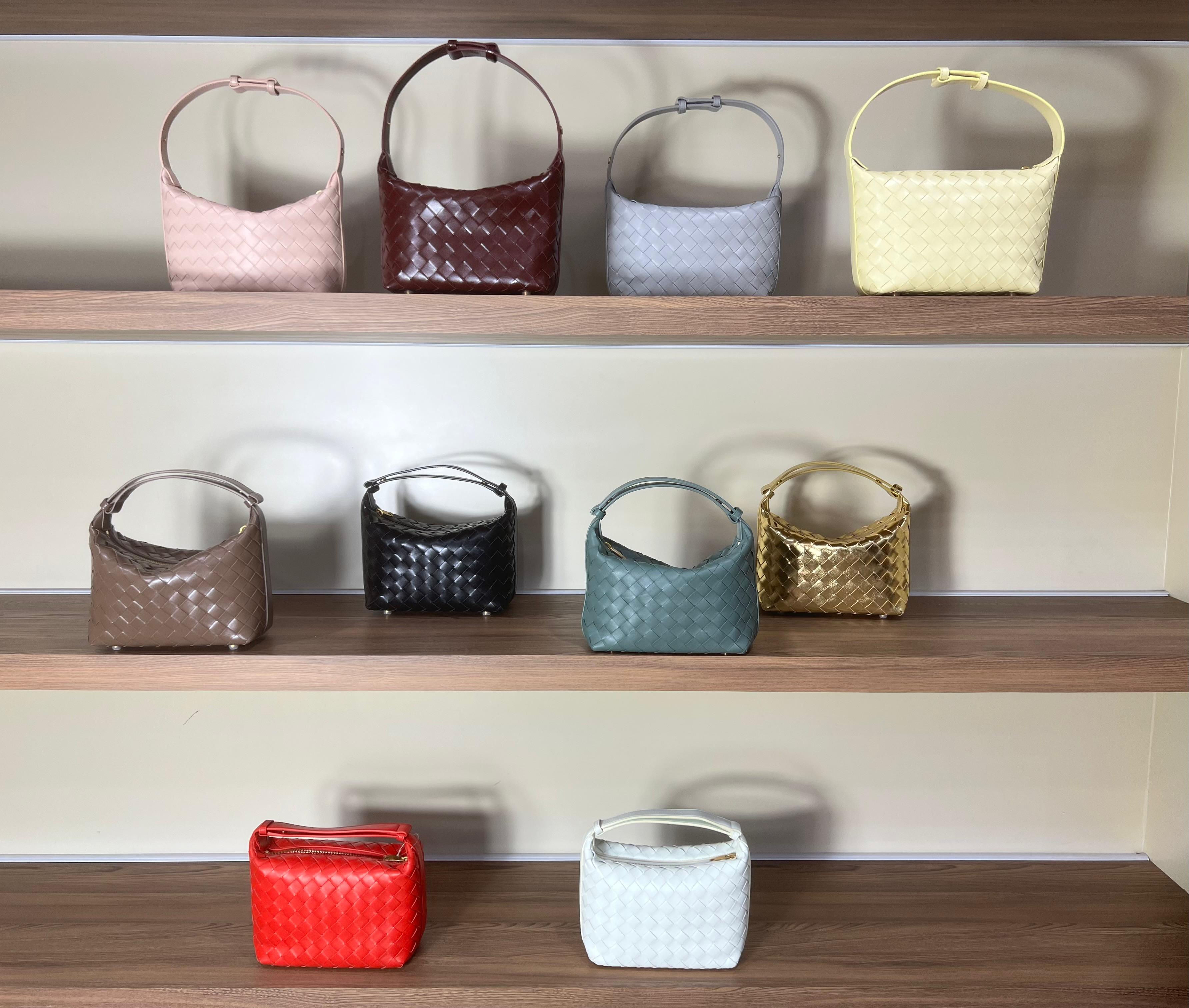 Bottega Veneta Wallace Mini Lskin