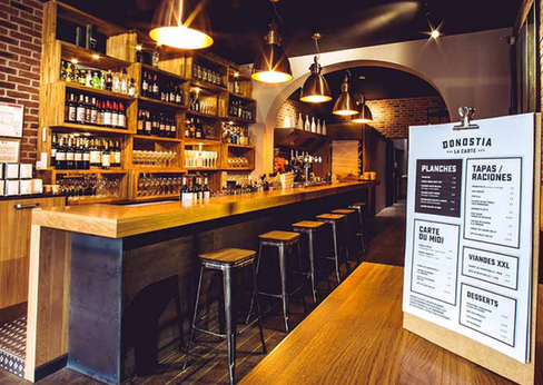 Agencement bois sur mesure pour bar et restaurant à Bordeaux