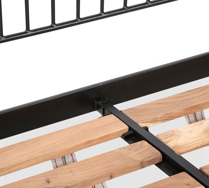 Thumbnail: Quimbly Metal Platform Bed