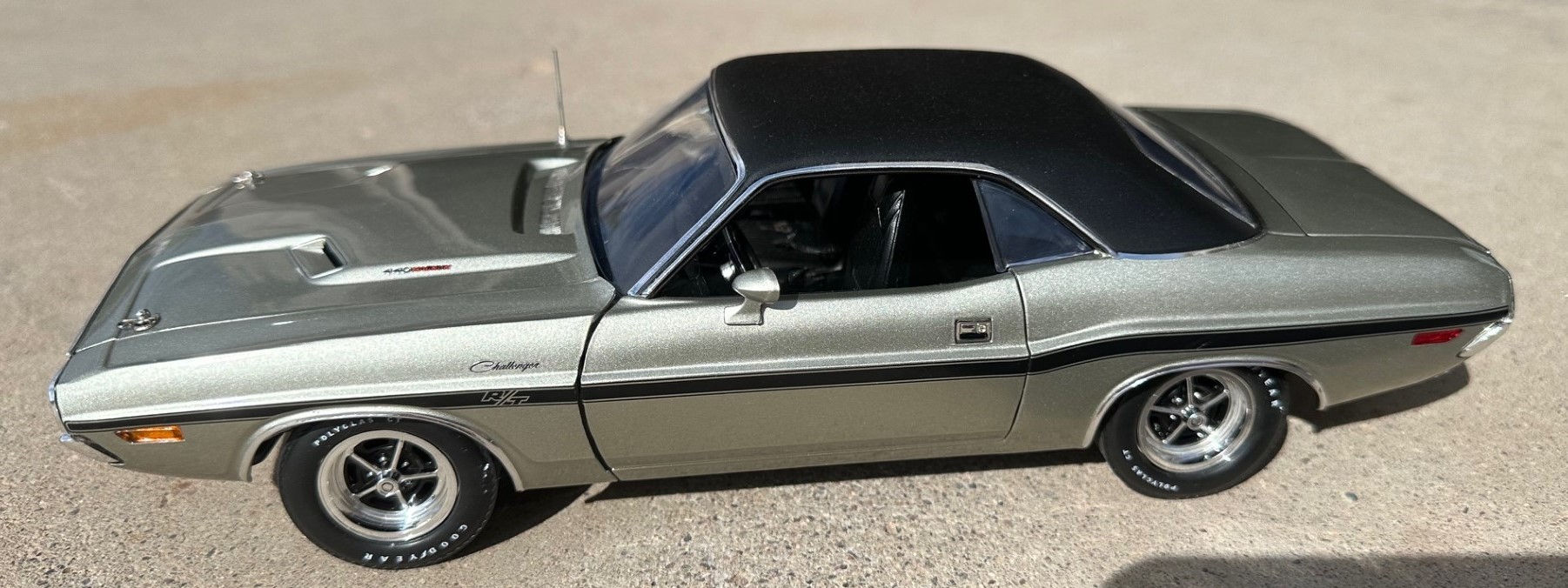 YCID LE, 1970 Challenger R/T Silver/Black Variations