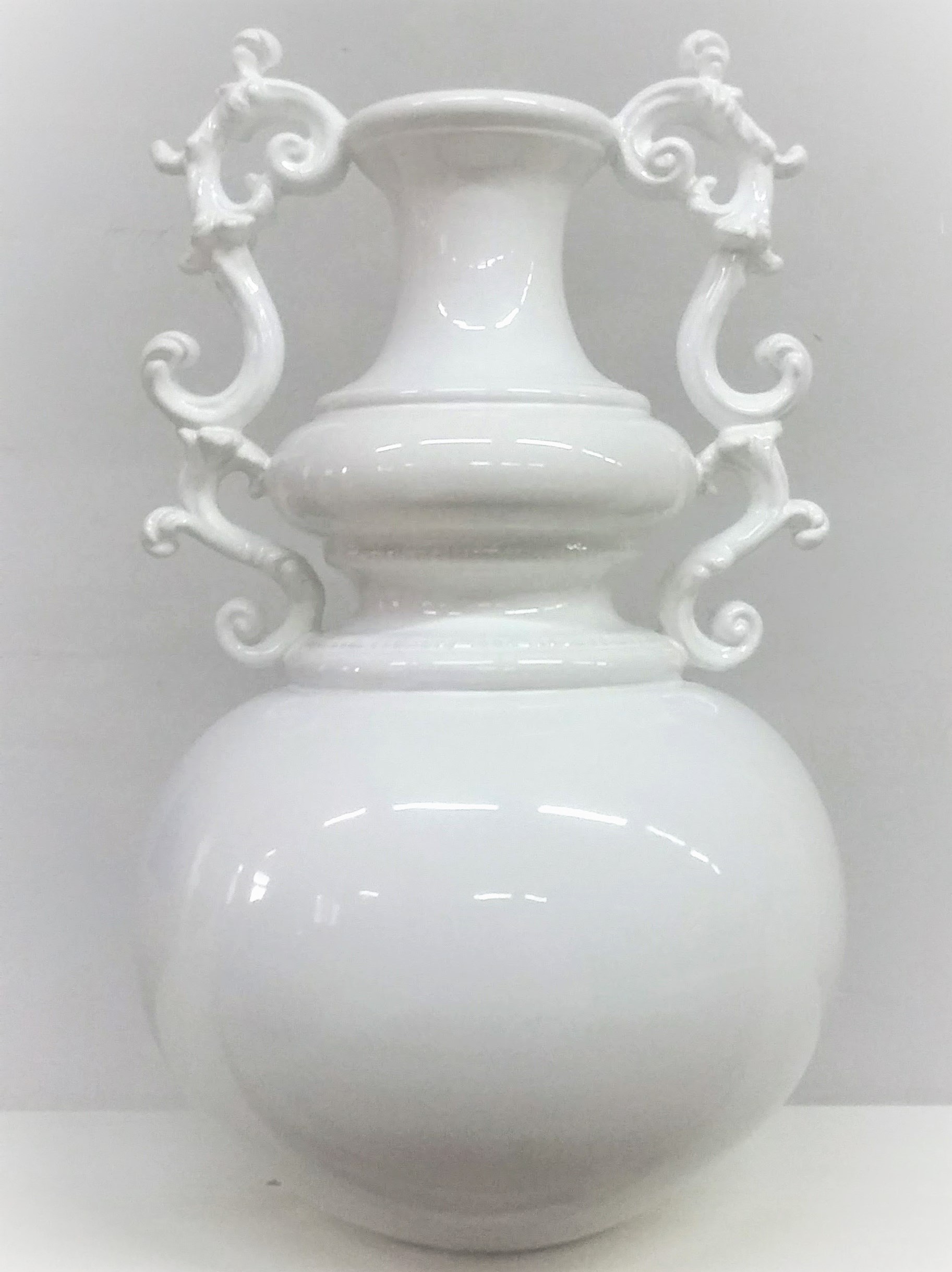 Vaso bianco restaurato