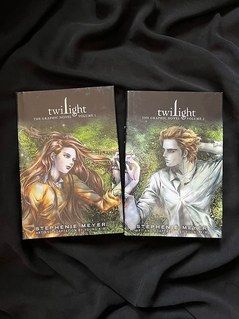 Twilight: The Graphic Novel (Set of 2) | Gargoyle Books