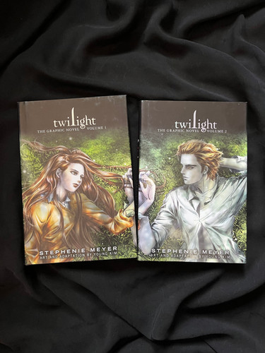 Twilight: The Graphic Novel (Set of 2) | Gargoyle Books