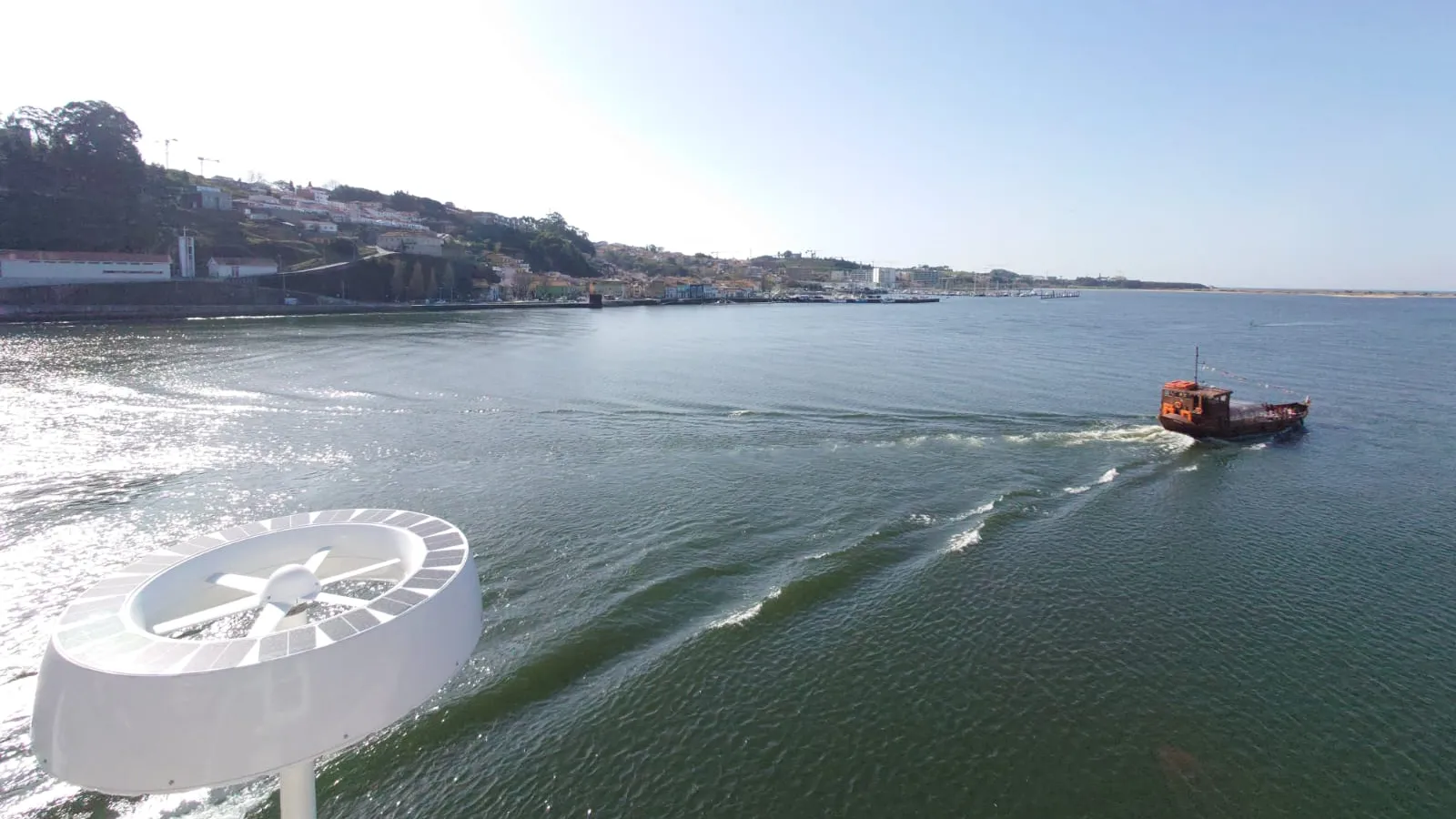 Sustainable Lighting powered by wind and solar energy