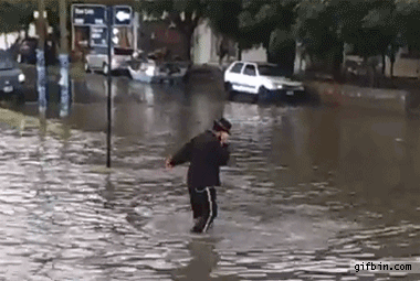 1394650187_moonwalking_during_flood