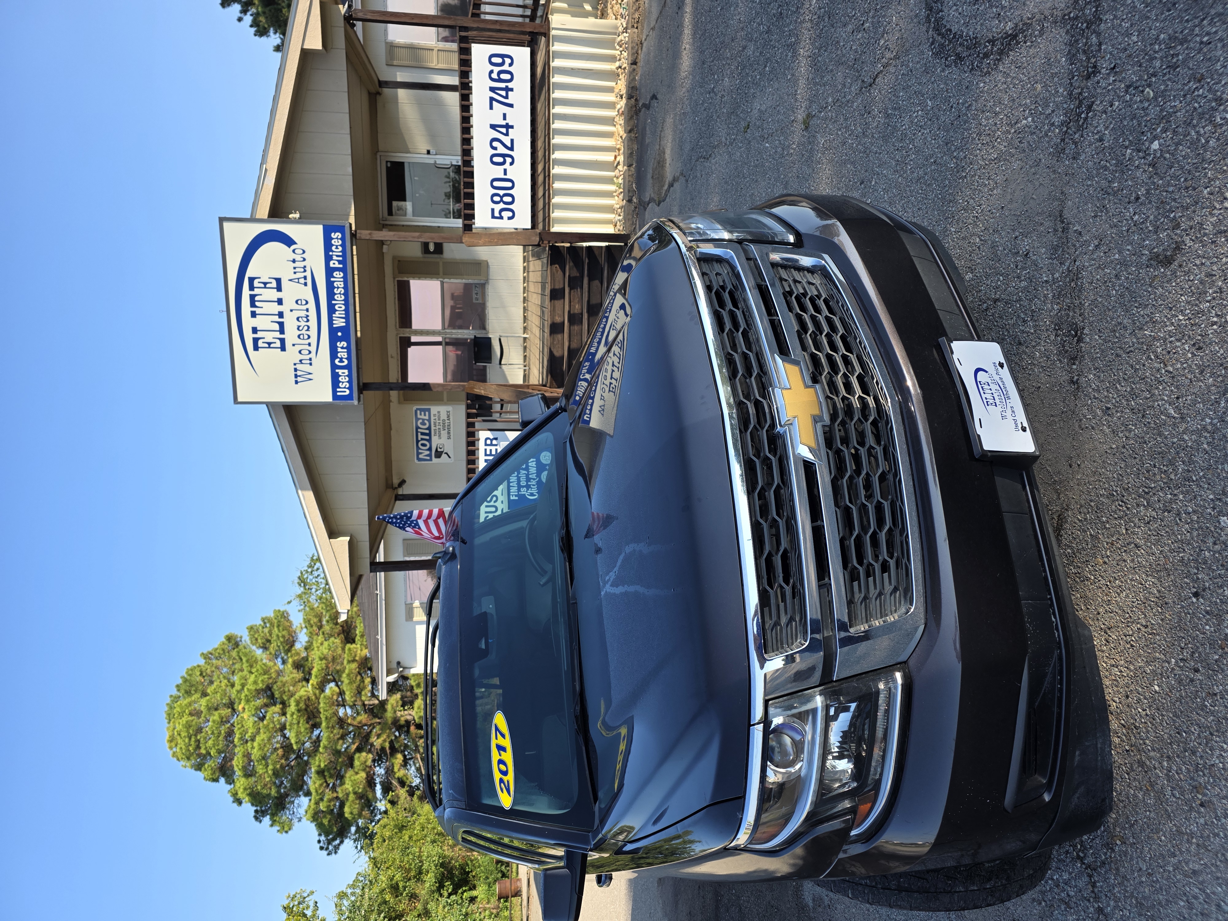 2017 Chevrolet Suburban LT's photo
