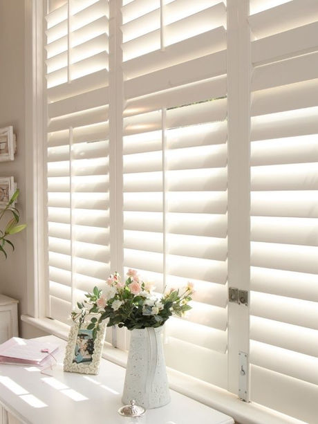 Centre Tilt Rod White shutters