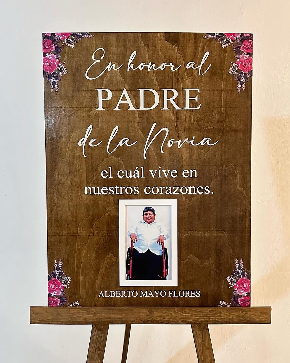 Miniatura: Memorial grande con fotos