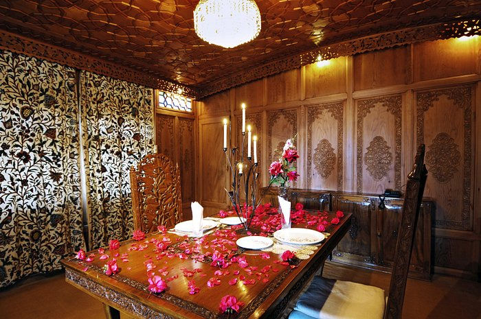 Kashmiri Cuisine on a Houseboat