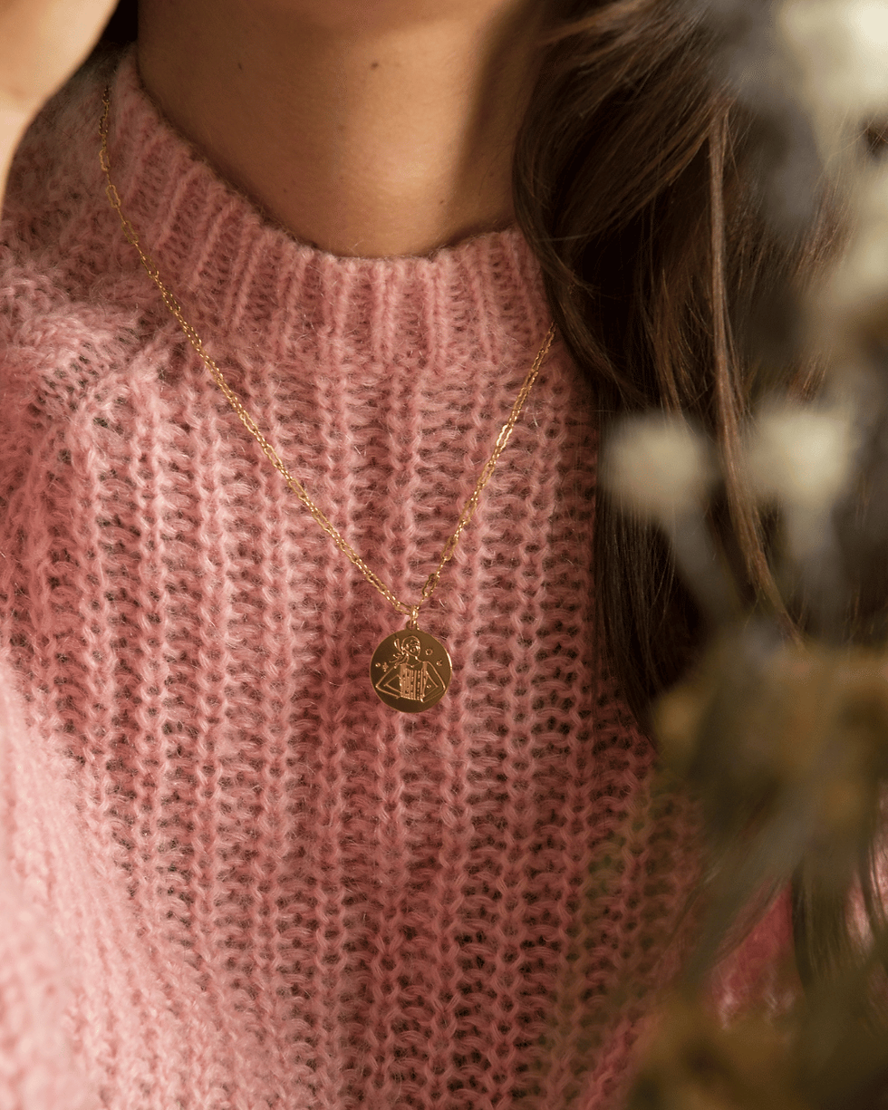 collier médaillon porté