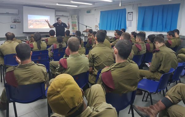 הרצאה למפקדת גדסר צנחנים.jpeg