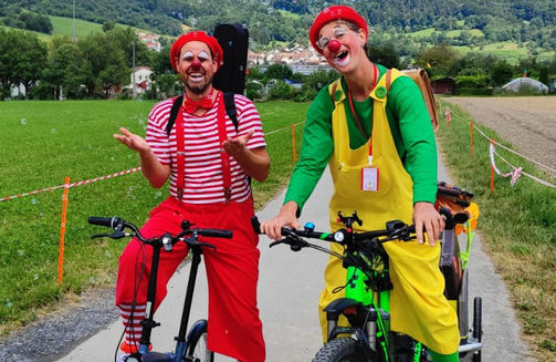 Region Malans Landquart und Maienfeld bis Chur. Clown Perdü und Deizgi von den Guarda Clowns sind als Walking Act unterwegs