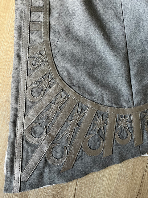 Tutorial: Sewing pleather appliques onto multiple layers for cosplay