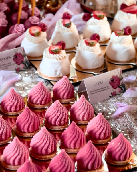 Różowe i białe torty, deserki "Love", "Lemon"