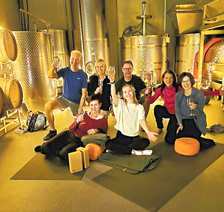 Bild Yoga & Wein_05_edited.jpg