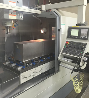 Heavy-duty vertical CNC milling of large raw material block using rigid multi-vise workholding