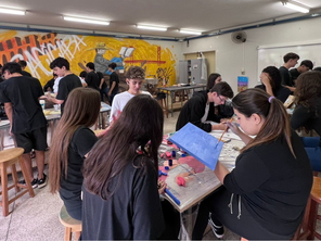 ALUNOS DO ENSINO MÉDIO EXPLORAM O CORPO HUMANO COM CRIATIVIDADE E ARTE