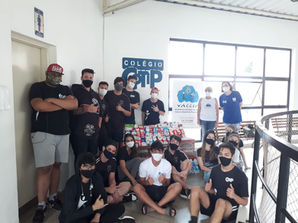 ALUNOS DO COTIP ARRECADAM 400L DE LEITE PARA A VACCIP