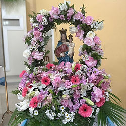 Coroa de flores rosa e branca