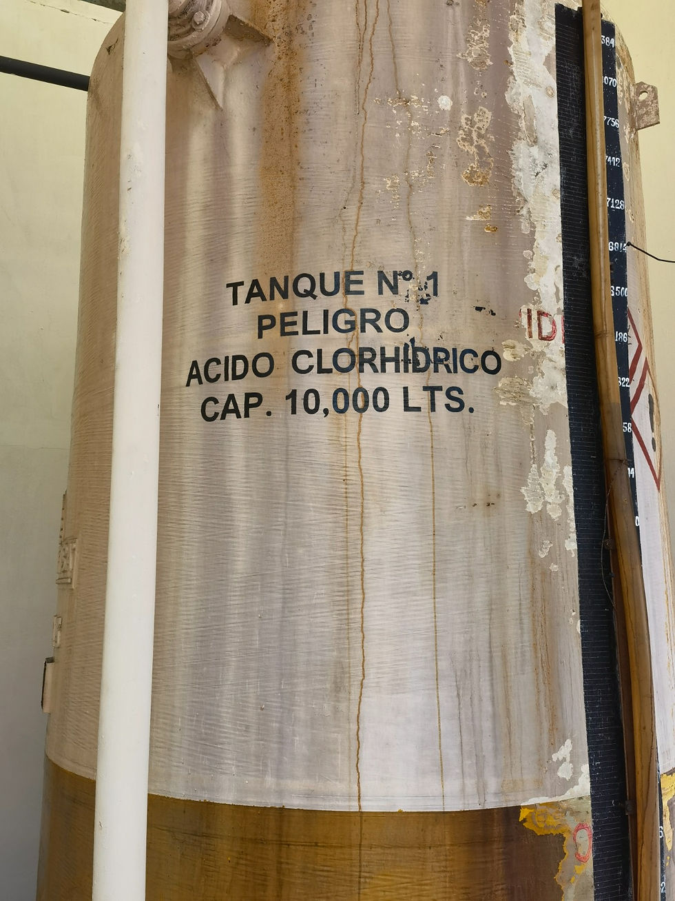TANQUE ALMACÉN DE ÁCIDO CLORHÍDRICO. Tiempo aproximado en servicio: 12 años