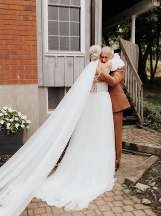 father and daughter first look on wedidng day