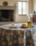 Tovaglia tonda stampata a mano in puro cotone 100%. Fantasia  floreale ispirata a  porcellane orientali. Il Mezzaro