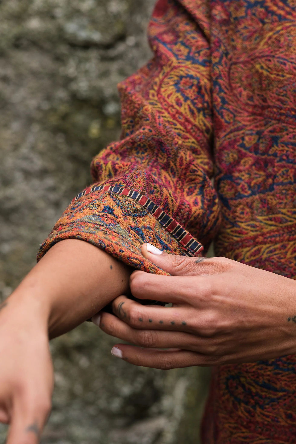 Miniaturbild: Bhumi Mantel ~ Rot