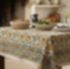 Tovaglia quadrata in puro cotone stampato a mano con impuntura matelassé. Fantasia ramages floreale. Il Mezzaro