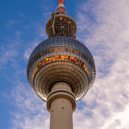 Fernsehturm: zichtbaar vanuit elke hoek van de stad.