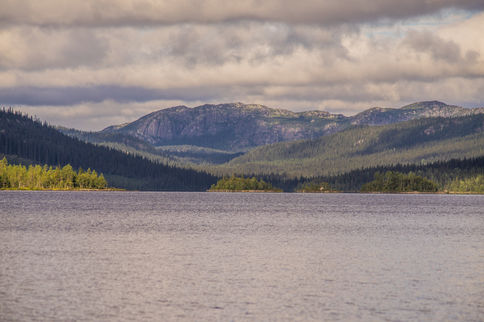 Between the mountains II