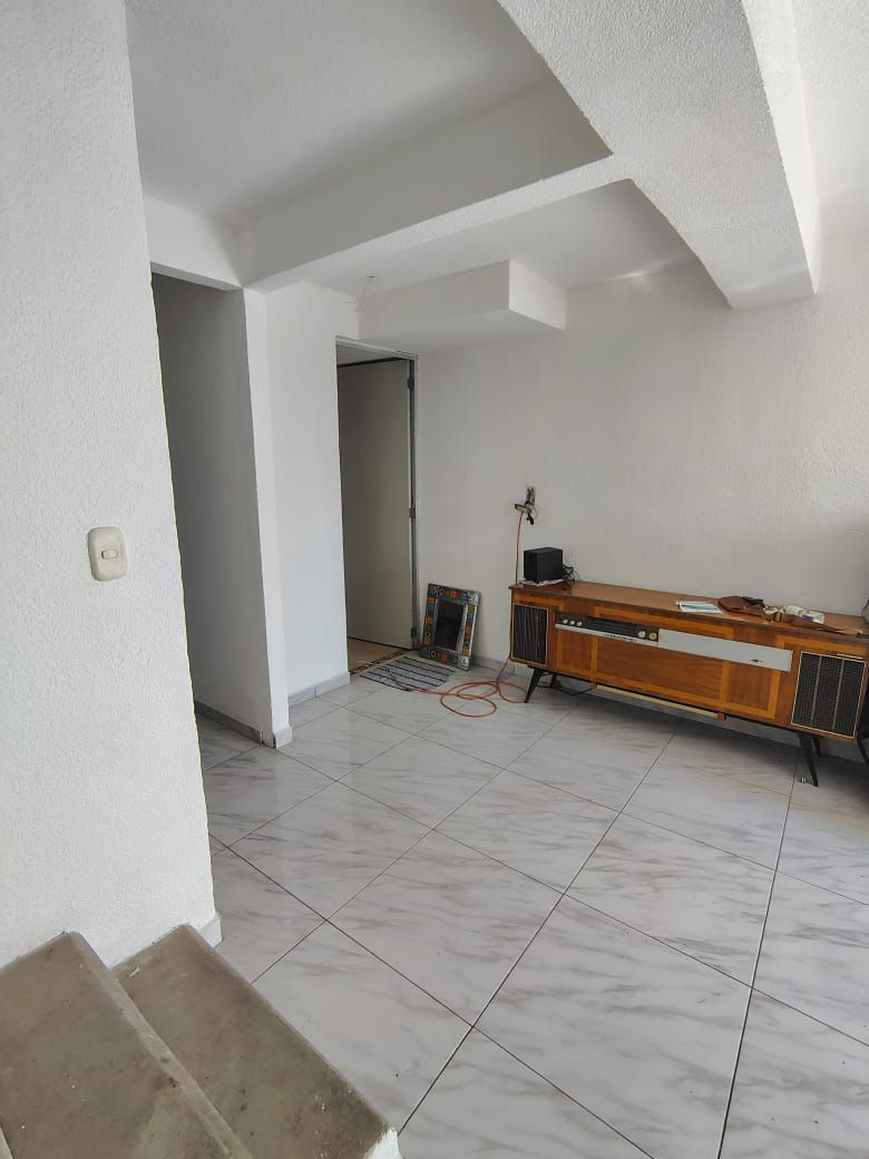 Miniatura: 🏡 CASA REMODELADA EN VENTA, LOMAS DE LA MAESTRANZA